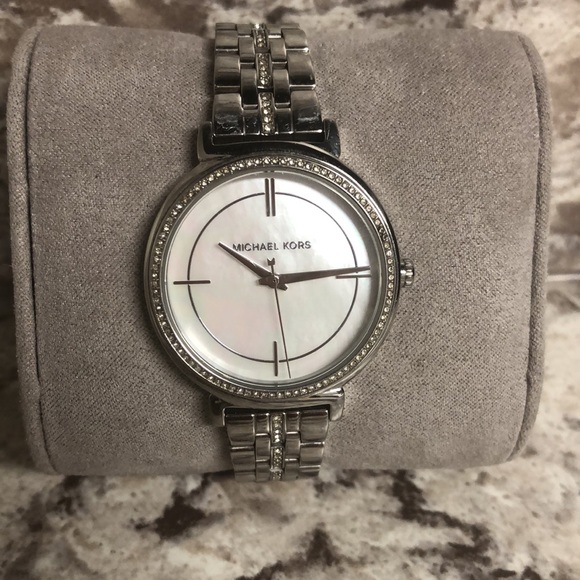 Michael Kors Watch - Picture 3 of 5